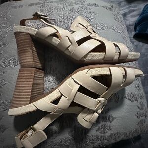 Clarks Sandals Heels Slingback Cream Strappy Size 7 1/2 M